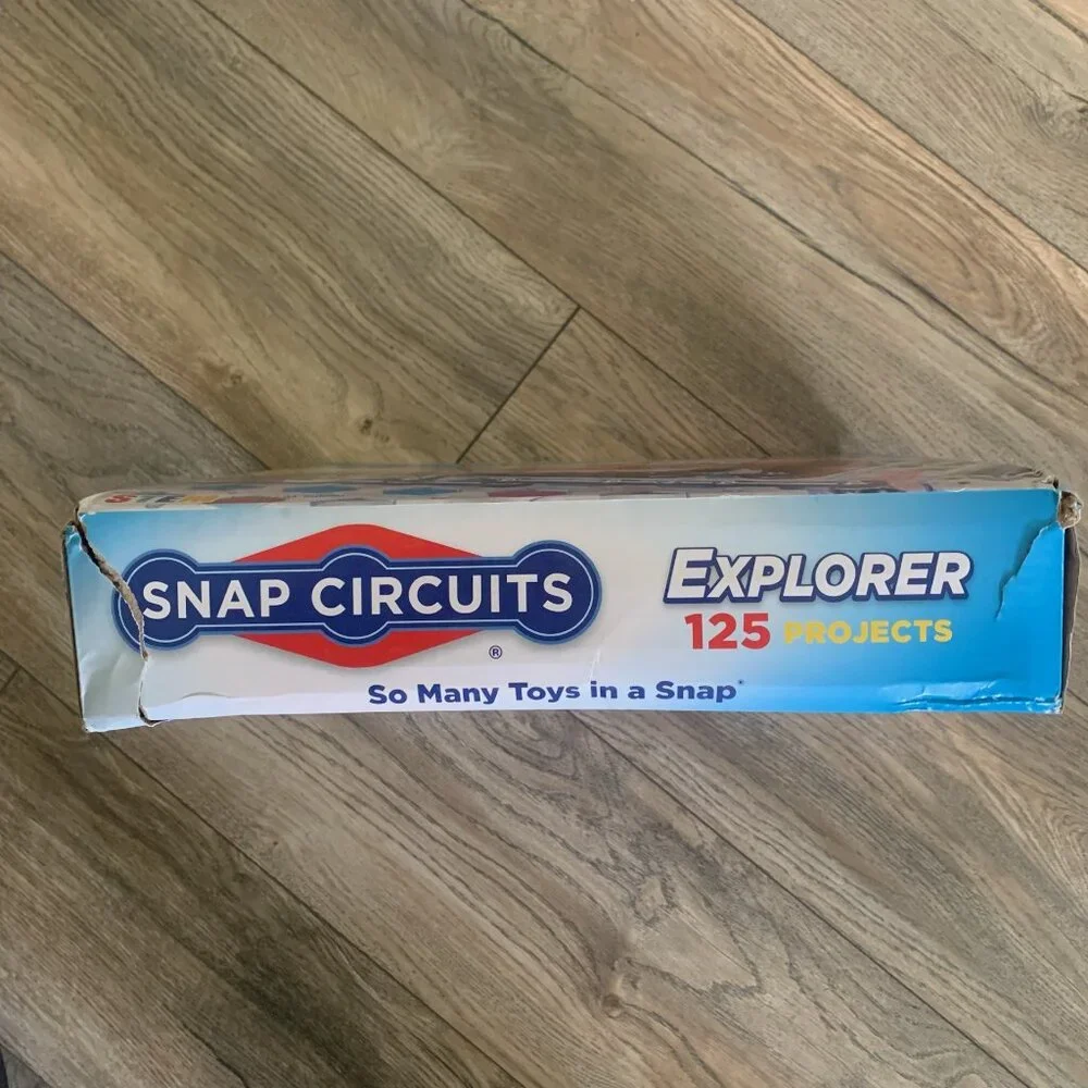 NEW SNAP CIRCUITS EXPLORER SCIENCE KIT - 125 PROJECTS AGES 8+